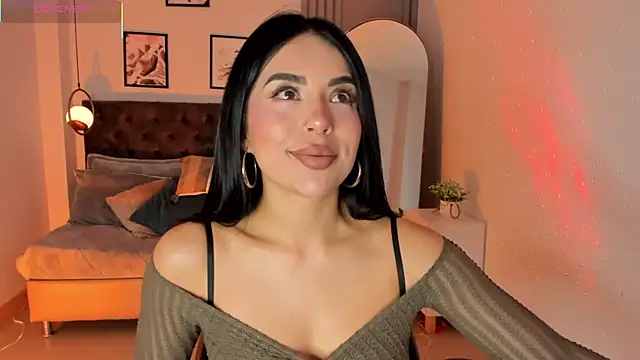 Snapshot of Luna__Ponce chatting on 10.15.25 Luna Ponce online show from 10.15.25