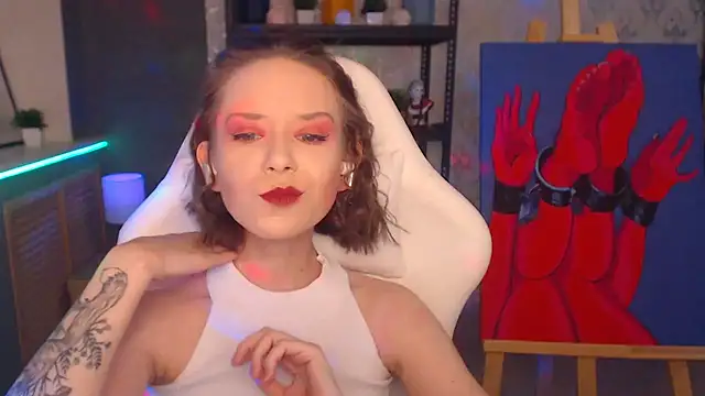 Snapshot of FascinatingEyess chatting on 12.14.24 FascinatingEyess online show from 12.14.24