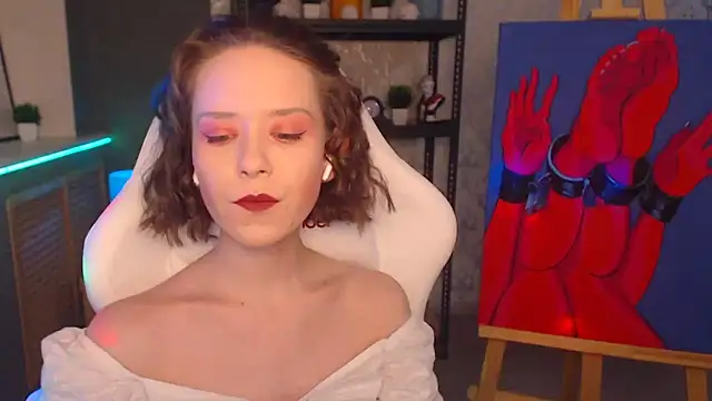 Snapshot of FascinatingEyess chatting on 12.19.24 FascinatingEyess online show from 12.19.24