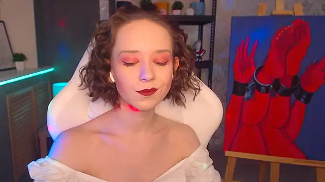 Snapshot of FascinatingEyess chatting on 12.22.24 FascinatingEyess online show from 12.22.24