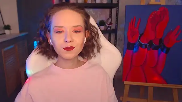 Snapshot of FascinatingEyess chatting on 12.29.24 FascinatingEyess online show from 12.29.24