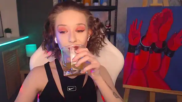 Snapshot of FascinatingEyess chatting on 01.23.25 FascinatingEyess online show from 01.23.25