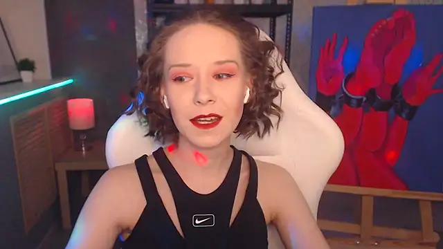 Snapshot of FascinatingEyess chatting on 02.04.25 FascinatingEyess online show from 02.04.25