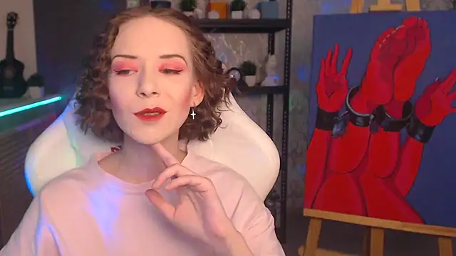 Snapshot of FascinatingEyess chatting on 10.10.25 FascinatingEyess online show from 10.10.25