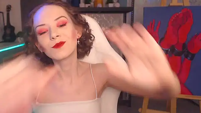 Snapshot of FascinatingEyess chatting on 11.08.25 FascinatingEyess online show from 11.08.25