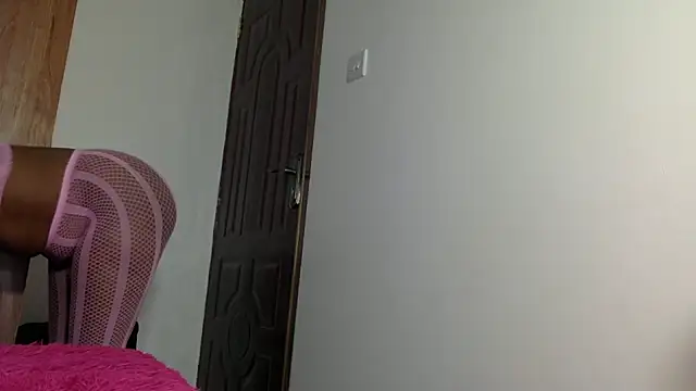 Snapshot of Rose_berry chatting on 02.28.25 Rose berry online show from 02.28.25