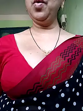 Snapshot of Rosy-B chatting on 12.19.24 Rosy-B online show from 12.19.24