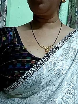 Snapshot of Rosy-B chatting on 12.24.24 Rosy-B online show from 12.24.24