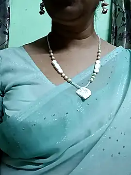 Snapshot of Rosy-B chatting on 12.25.24 Rosy-B online show from 12.25.24