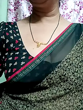 Snapshot of Rosy-B chatting on 01.08.25 Rosy-B online show from 01.08.25