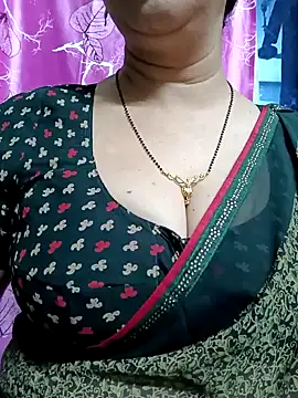 Snapshot of Rosy-B chatting on 01.27.25 Rosy-B online show from 01.27.25