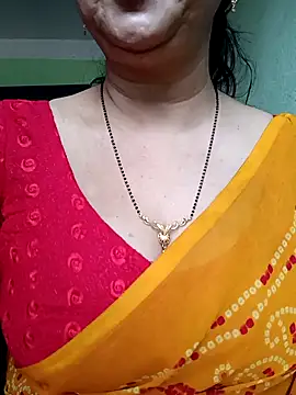 Snapshot of Rosy-B chatting on 01.28.25 Rosy-B online show from 01.28.25