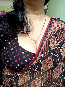 Snapshot of Rosy-B chatting on 02.28.25 Rosy-B online show from 02.28.25