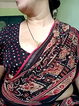 Snapshot of Rosy-B chatting on 03.08.25 Rosy-B online show from 03.08.25