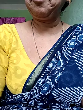 Snapshot of Rosy-B chatting on 03.22.25 Rosy-B online show from 03.22.25