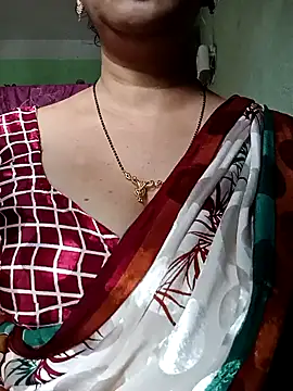 Snapshot of Rosy-B chatting on 10.03.25 Rosy-B online show from 10.03.25