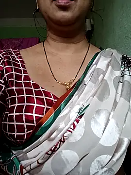 Snapshot of Rosy-B chatting on 10.05.25 Rosy-B online show from 10.05.25