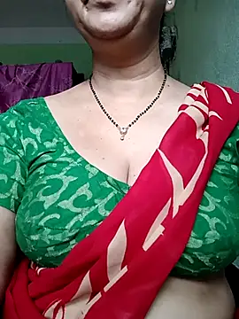 Snapshot of Rosy-B chatting on 10.11.25 Rosy-B online show from 10.11.25