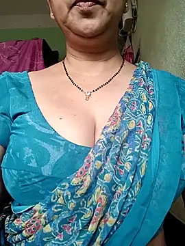 Snapshot of Rosy-B chatting on 10.16.25 Rosy-B online show from 10.16.25