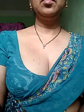 Snapshot of Rosy-B chatting on 10.27.25 Rosy-B online show from 10.27.25