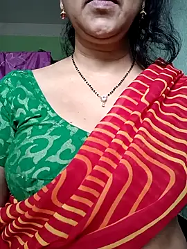 Snapshot of Rosy-B chatting on 10.29.25 Rosy-B online show from 10.29.25