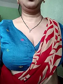 Snapshot of Rosy-B chatting on 10.31.25 Rosy-B online show from 10.31.25