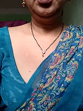 Snapshot of Rosy-B chatting on 11.02.25 Rosy-B online show from 11.02.25