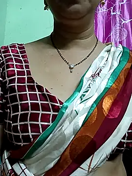 Snapshot of Rosy-B chatting on 11.05.25 Rosy-B online show from 11.05.25