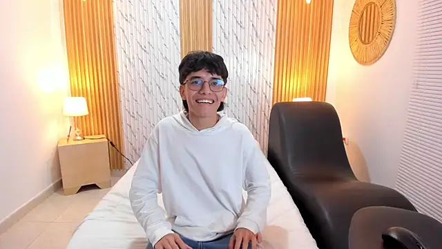 Snapshot of billie_jr chatting on 02.18.25 billie jr online show from 02.18.25