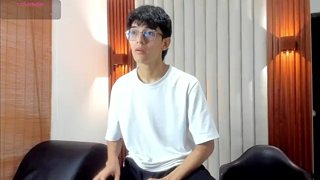 Snapshot of billie_jr chatting on 09.29.25 billie jr online show from 09.29.25