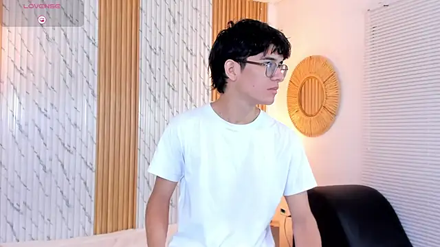 Snapshot of billie_jr chatting on 10.05.25 billie jr online show from 10.05.25