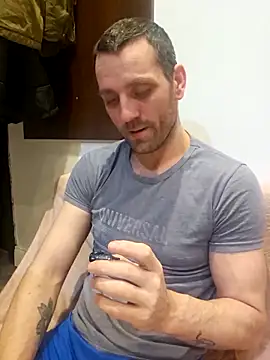 Snapshot of Aian09 chatting on 03.19.25 Aian09 online show from 03.19.25