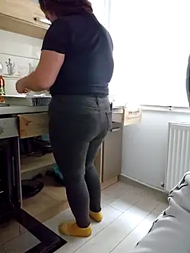 Snapshot of Aian09 chatting on 09.29.25 Aian09 online show from 09.29.25