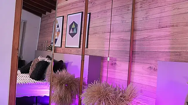 IzzyWild online show from 11.19.25