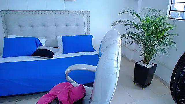 Chiqui milk  online show from 02.23.25