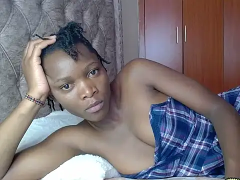 Snapshot of Naughty_Girl17 chatting on 03.01.25 Naughty Girl17 online show from 03.01.25