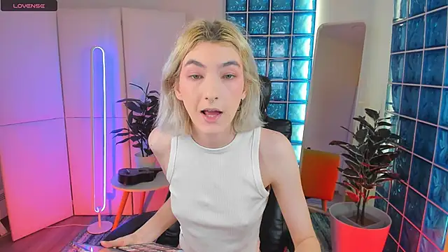 Snapshot of Mia_Cheers chatting on 01.29.25 Mia Cheers online show from 01.29.25