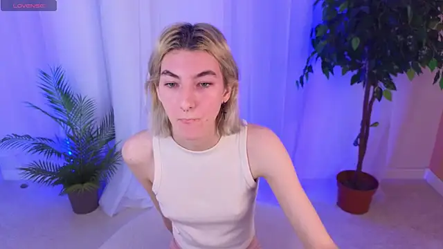 Snapshot of Mia_Cheers chatting on 02.06.25 Mia Cheers online show from 02.06.25