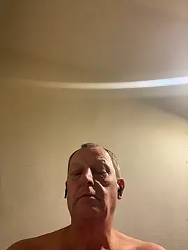 Snapshot of chubbybear2cum chatting on 09.14.25 chubbybear2cum online show from 09.14.25