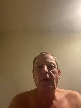 Snapshot of chubbybear2cum chatting on 10.08.25 chubbybear2cum online show from 10.08.25