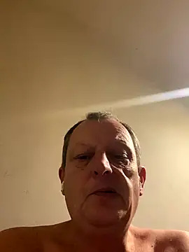 Snapshot of chubbybear2cum chatting on 10.09.25 chubbybear2cum online show from 10.09.25