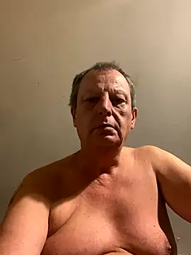 Snapshot of chubbybear2cum chatting on 10.18.25 chubbybear2cum online show from 10.18.25