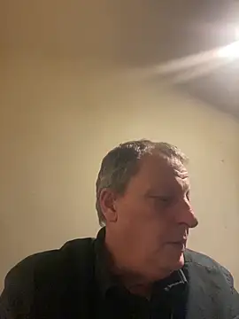 Snapshot of chubbybear2cum chatting on 11.07.25 chubbybear2cum online show from 11.07.25