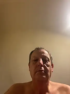 Snapshot of chubbybear2cum chatting on 11.08.25 chubbybear2cum online show from 11.08.25