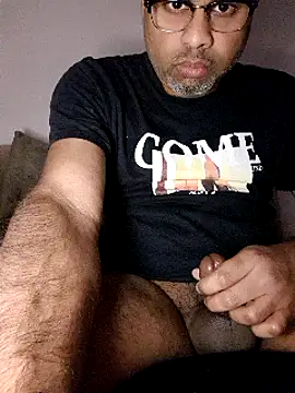 Snapshot of desi_black_cock chatting on 12.13.24 desi black cock online show from 12.13.24