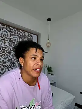 Snapshot of Selket11 chatting on 01.22.25 Selket11 online show from 01.22.25
