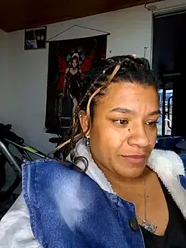Snapshot of Selket11 chatting on 02.14.25 Selket11 online show from 02.14.25