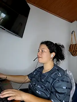 Snapshot of Selket11 chatting on 03.04.25 Selket11 online show from 03.04.25