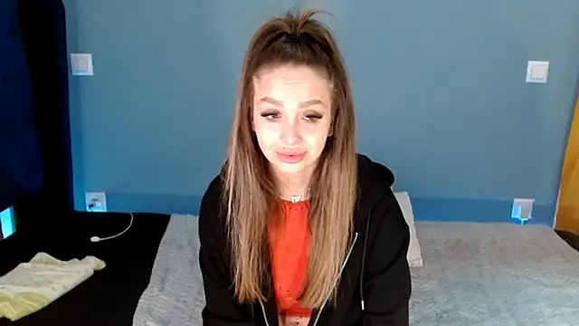 Snapshot of AnnaMaee chatting on 12.15.24 AnnaMaee online show from 12.15.24