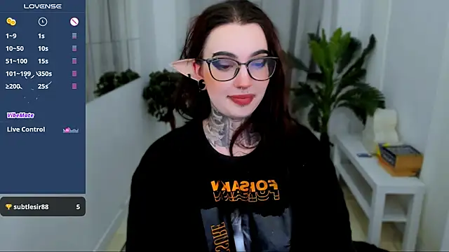 Snapshot of Dixi_Pixi_ chatting on 02.06.25 Dixi Pixi online show from 02.06.25